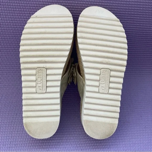 Cliffs White Mountain Estella Platform Thong Sandals Size 8M Metallic Floral - Picture 7 of 9